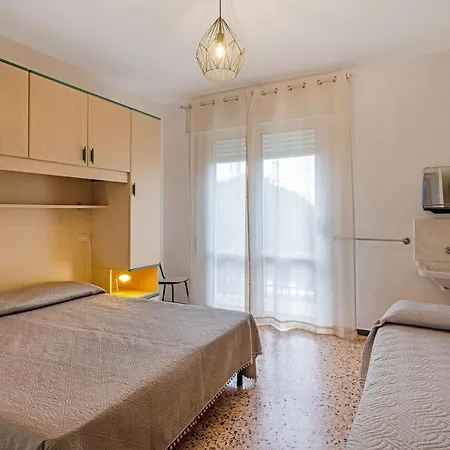 Alloggi Estivi 6 *